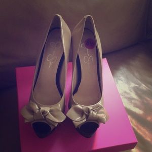 Jessica Simpson platform w/ bow